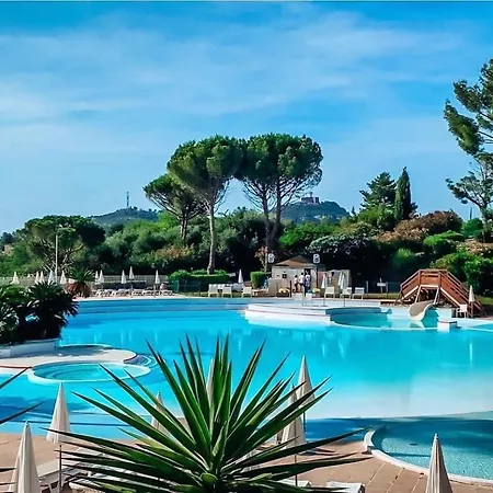 Village Club Parc Aquatique Pour La Famille Piscine Chauffee,appartement Pour 4 Personnes En Rez De Jardin Daire Saint-Raphaël