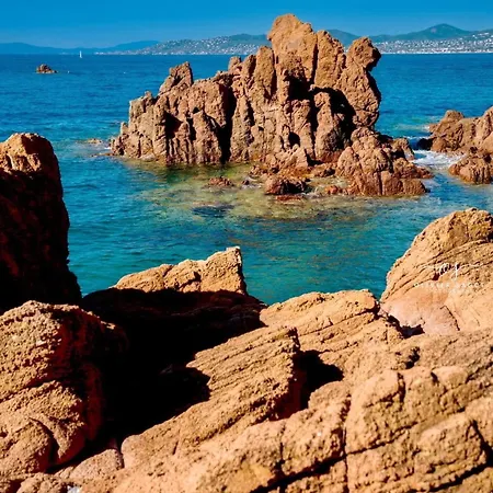 Apartment Village Cap Esterel Pierre Et En Rez De Jardin Vue -plages -parcs Aquatique - Animations -5 Piscines Dont Chauffee Au 01-novembre -parking -climatisation -formule Club *